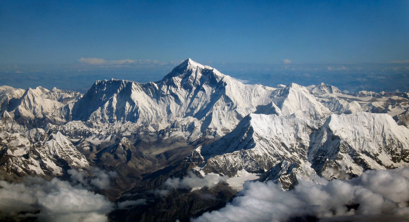 Double Amputee Summits Everest Decades After Losing Feet In Failed Attempt